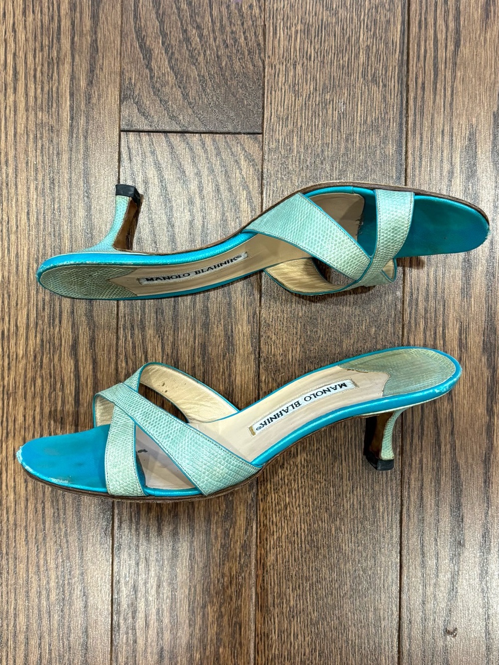 Authentic Manolo Blahnik kitten heels - Picture 4 of 6